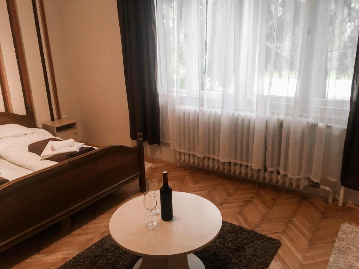 Tompos Vendégház és pince Villány Esterno foto