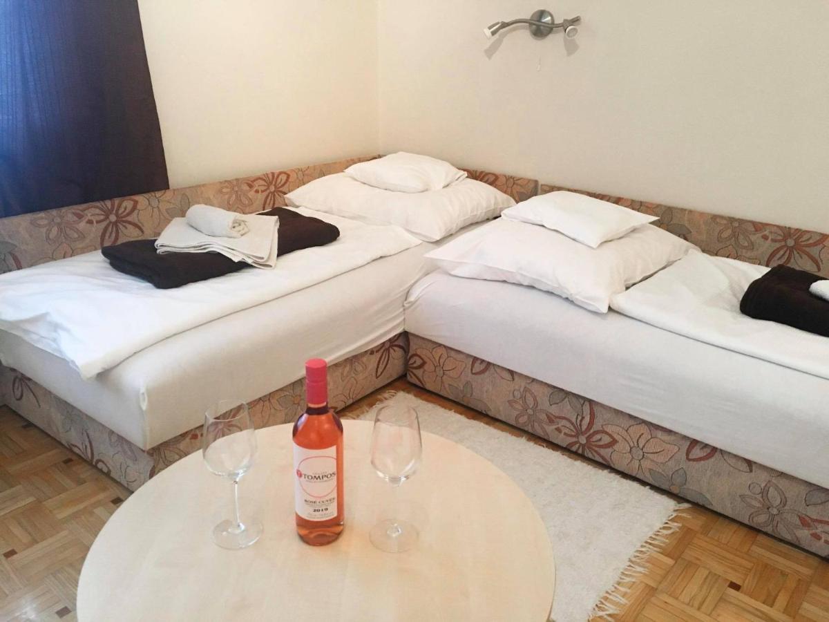 Tompos Vendégház és pince Villány Esterno foto